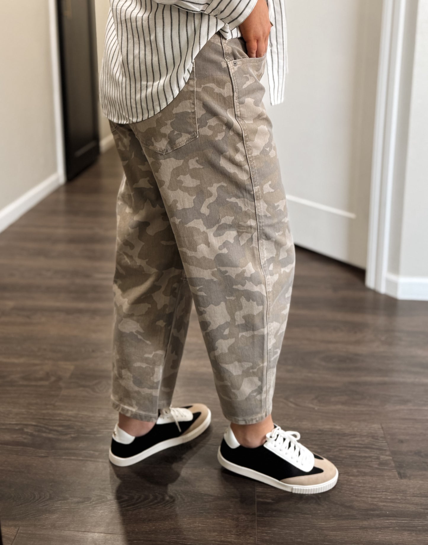 Hidden | Andi Camo Barrel Jean