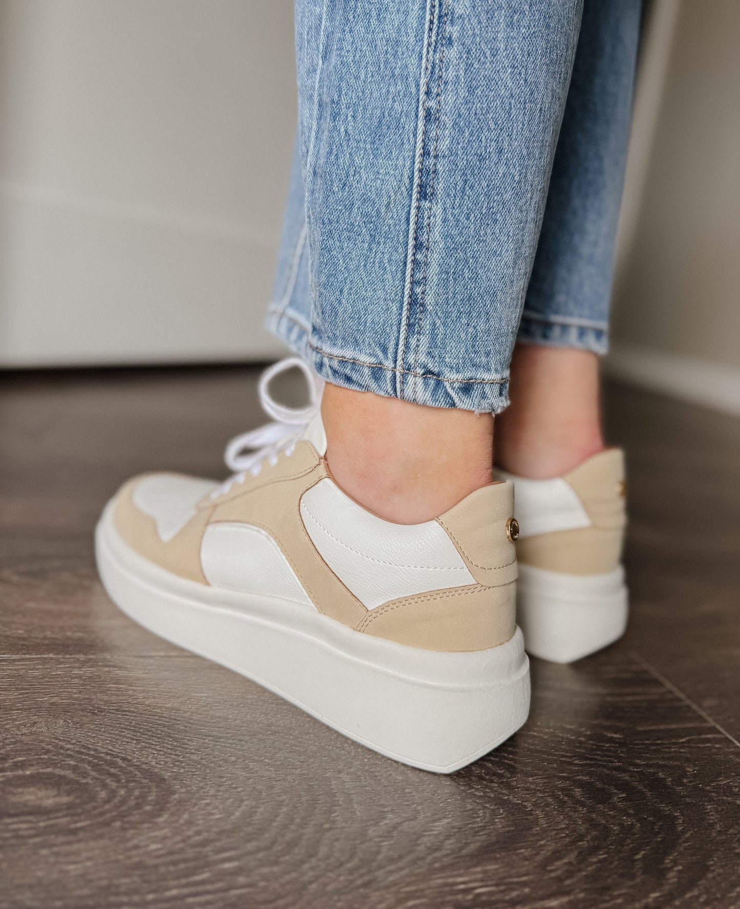 The Navi Platform Sneakers - Tan