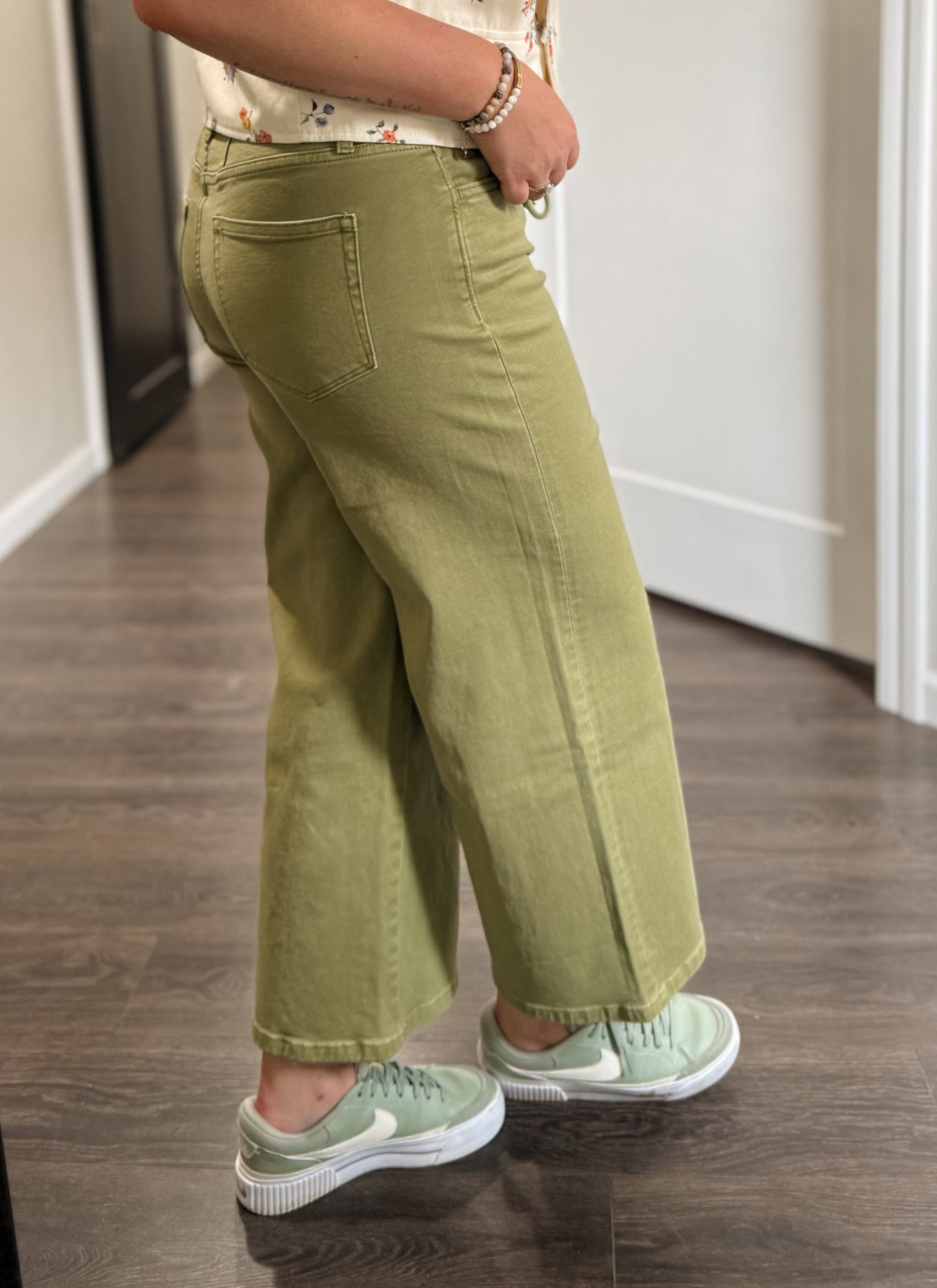 Vervet | High Rise Crop Wide Leg (Olive)