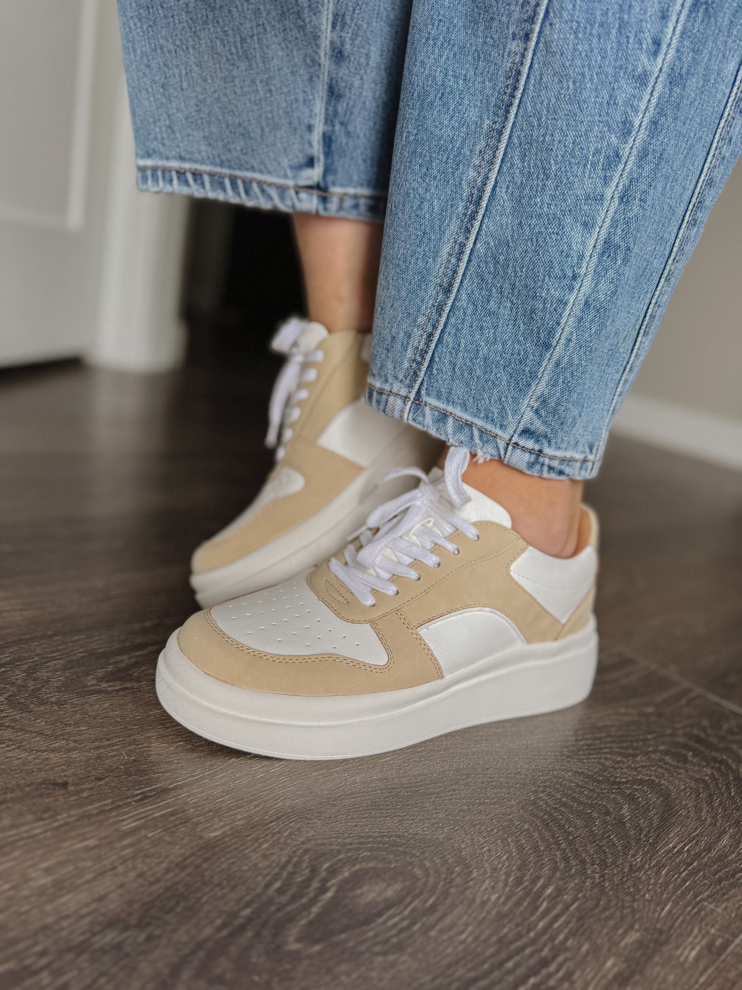 The Navi Platform Sneakers - Tan