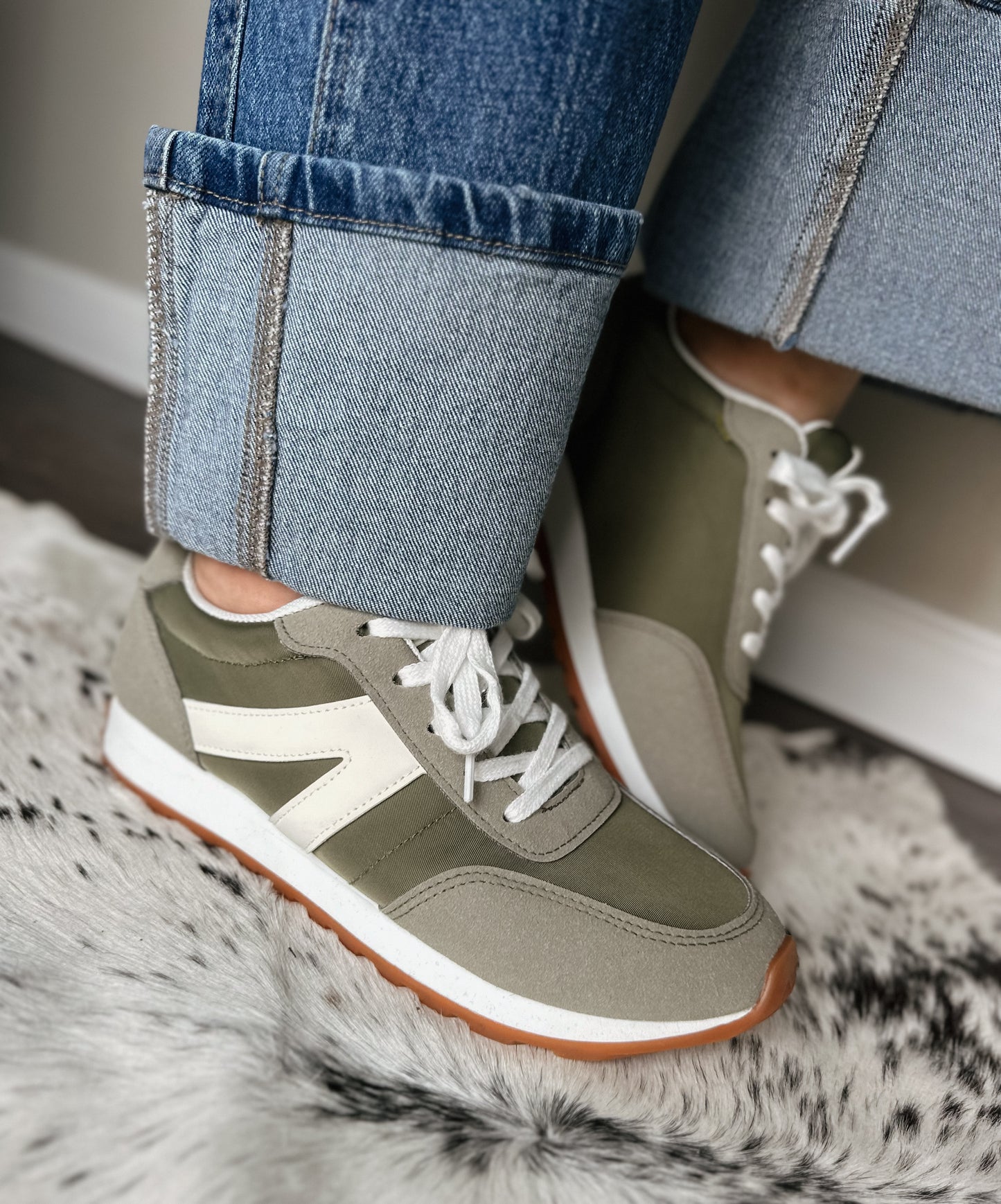 The Autumn Run Sneaker - Olive