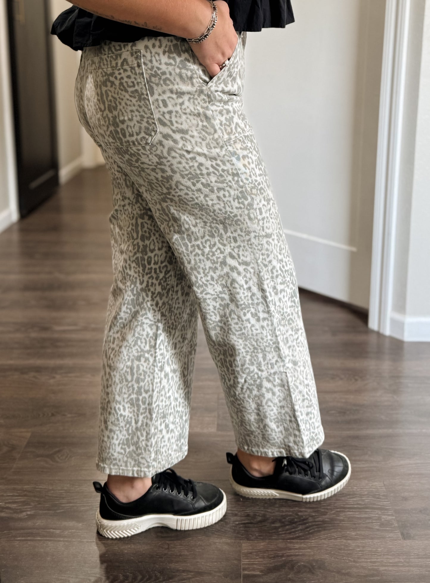 Vervet | High Rise Crop Leopard Wide Leg