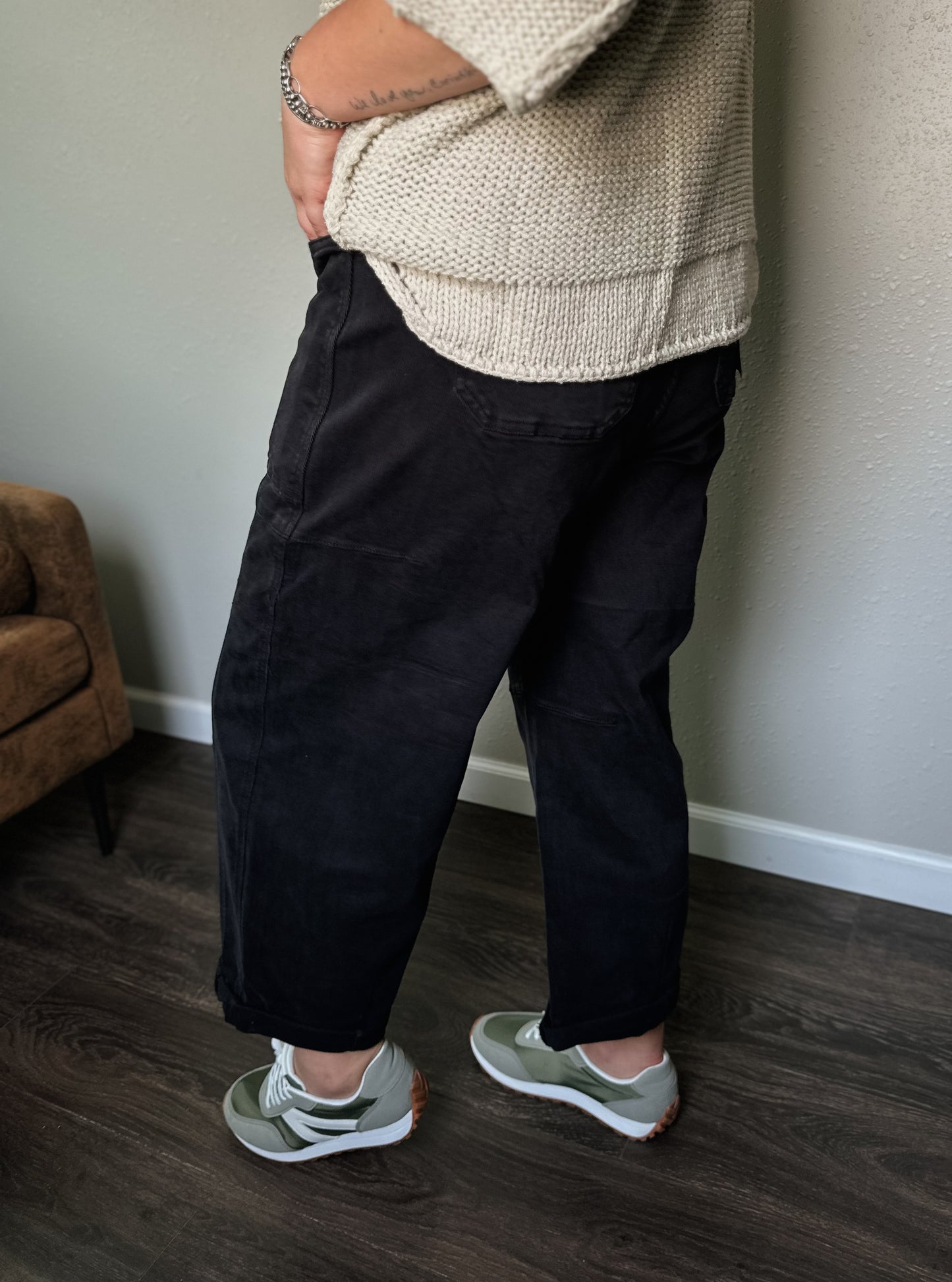 Risen | Jensyn Cropped Baggy Barrel - Black