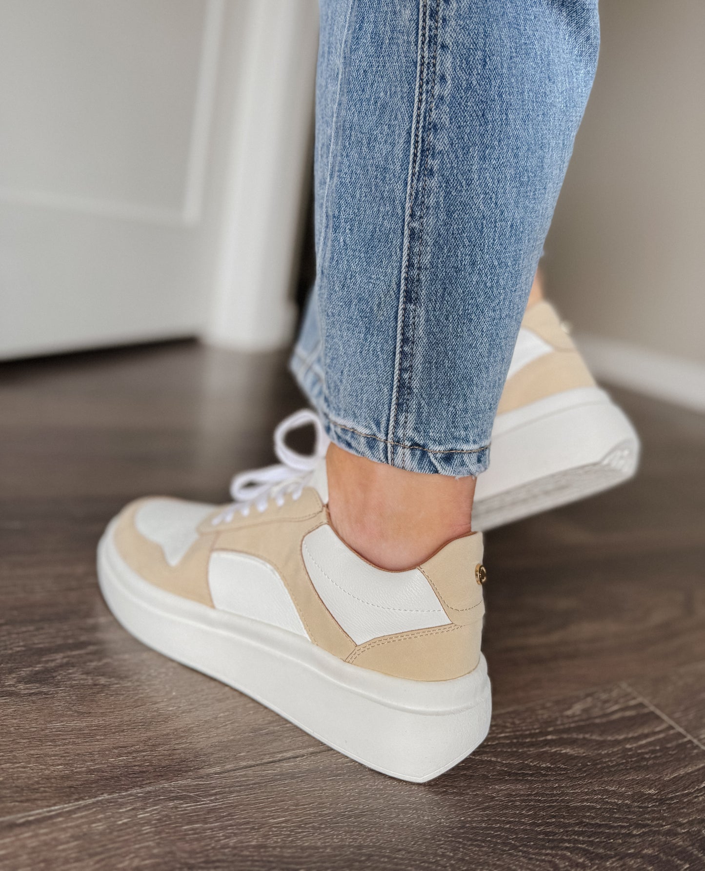 The Navi Platform Sneakers - Tan